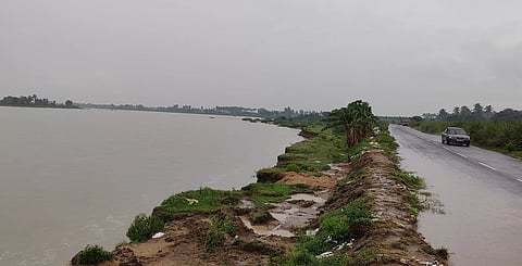 தென்பெண்ணை ஆற்று கரையில் மண் அரிப்பு