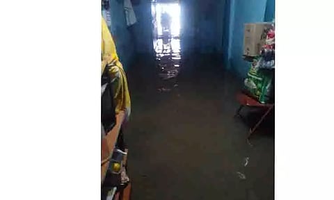 அத்தியூரில் வீட்டுக்குள் புகுந்த மழைநீர்