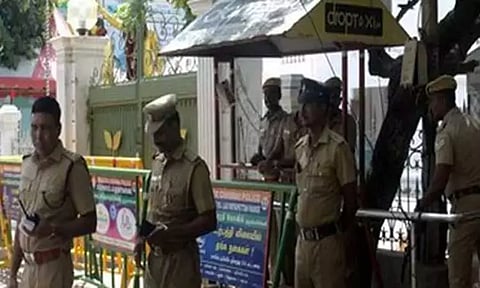 அதிமுக பொதுக்குழு வழக்கில் இன்று தீர்ப்பு: அதிமுக தலைமை அலுவலகத்தில் போலீசார் குவிப்பு..!