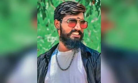 செங்கல்பட்டு அருகே வாலிபர் வெட்டிக்கொலை