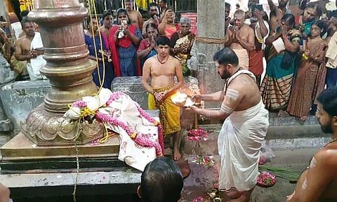 சுசீந்திரம் தாணுமாலய சுவாமி கோவிலில் ஆவணித் திருவிழா கொடியேற்றம் - திரளான பக்தர்கள் சாமி தரிசனம்