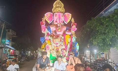 விநாயகர் சிலைகள் கடலில் கரைப்பு