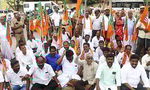 பா.ஜ.க.வினர் சாலை மறியல்