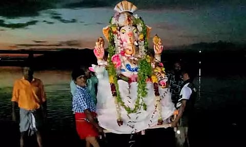 விநாயகர் சிலைகள் நீர்நிலைகளில் கரைப்பு