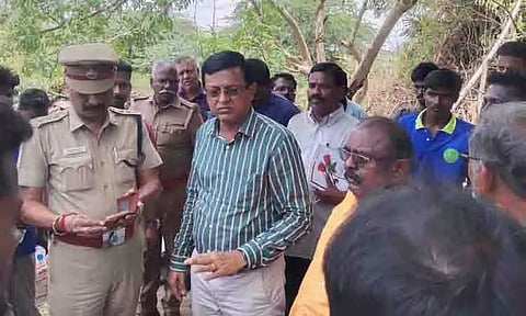 விவசாயியின் உடலை மயானத்திற்கு கொண்டு செல்ல எதிர்ப்பு-போலீசார் குவிக்கப்பட்டதால் பரபரப்பு