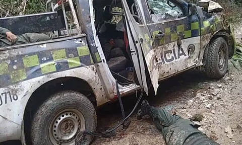 கொலம்பியா: போலீஸ் வாகனம் மீது வெடிகுண்டு தாக்குதல் - 8 பேர் பலி