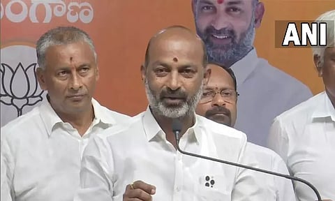 தெலுங்கானா முதல்-மந்திரி ஏ.ஐ.எம்.ஐ.எம். கட்சியின் அறிவுரைக்கேற்ப செயல்படுகிறார்; பா.ஜ.க. கடுமையான குற்றச்சாட்டு