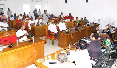 பாதாள சாக்கடை, சாலை மறுசீரமைப்பு பணிகளை விரைந்து முடிக்க வேண்டும்