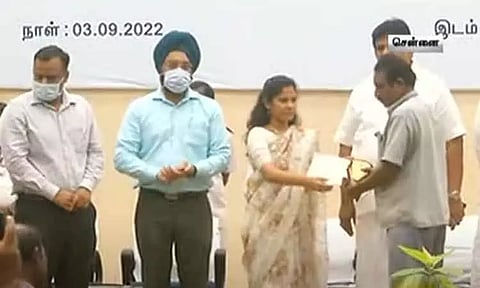 சென்னையில் தூய்மை நகரத்திற்கான மக்கள் இயக்கப்பணிகள்; தன்னார்வலர்களுக்கு விருது வழங்கி கவுரவிப்பு