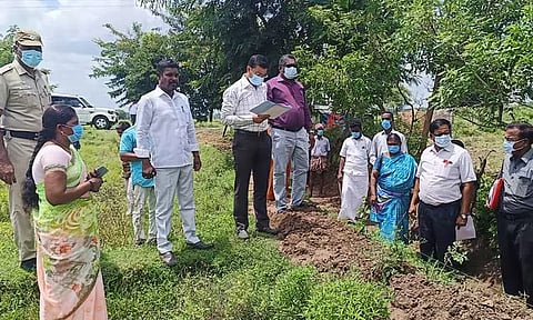 வாய்க்கால் தூர்வாரும் பணி