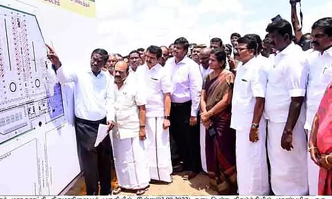 கரூரில், ரூ.40 கோடியில் புதிய பஸ்நிலையம் அமைப்பதற்கு பூமிபூஜை: அமைச்சர்கள் தொடங்கி வைத்தனர்