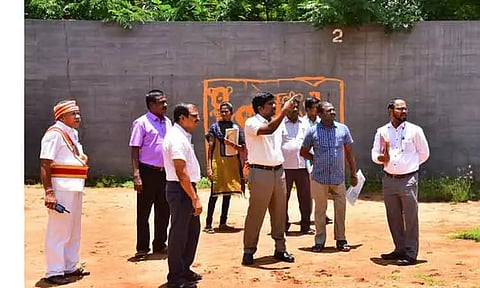 வருவாய்த்துறைக்கு மாற்றம் செய்யப்பட்ட இடத்தில் கலெக்டர் ஆய்வு