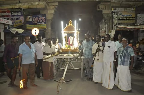 ஆவணி மூல திருவிழா: கருவூர் சித்தருக்கு சுவாமி ஜோதி மயமாக நாளை காட்சி கொடுக்கிறார்