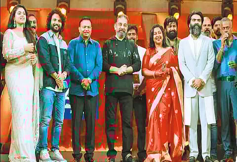 சிம்பு ஆனந்தக் கண்ணீர் விடுவதைப் பார்க்க வேண்டும் - கமல்