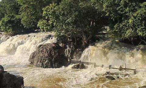 ஒகேனக்கலுக்கு நீர்வரத்து வினாடிக்கு 65ஆயிரம் கன அடியாக குறைந்தது