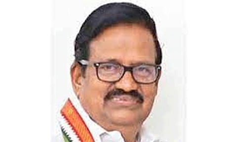 மத்திய நிதி மந்திரி அதிகாரியை மிரட்டியது தவறானது தமிழக காங்கிரஸ் தலைவர் கே.எஸ்.அழகிரி குற்றச்சாட்டு