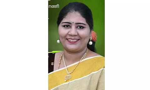 நல்லாசிரியர் விருது பெற்ற 8 பேருக்கு கலெக்டர் பாராட்டு