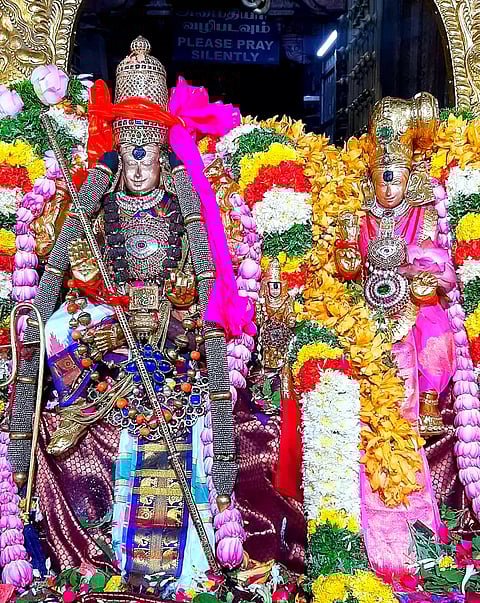 மதுரை மீனாட்சி அம்மன் கோவிலில் சுந்தரேசுவரர் பட்டாபிஷேகம்