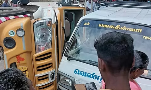 ஈரோடு: கட்டிட தொழிலாளர்கள் சென்ற சரக்கு வேன் கவிழ்ந்து விபத்து - 2 பெண்கள் பலி