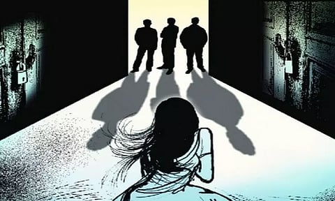 பாகிஸ்தானில் கொடூரம்... உணவு தேடி அலைந்த சிறுமியை கடத்தி, அடைத்து கூட்டு பலாத்காரம்