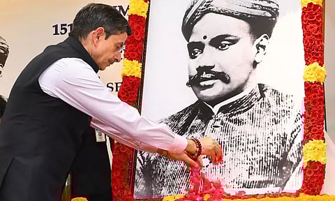 151-வது பிறந்தநாள்: வ.உ.சிதம்பரனார் படத்துக்கு, கவர்னர் ஆர்.என்.ரவி மரியாதை