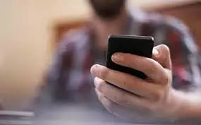 ஈரோட்டில் படிக்கும் கல்லூரி மாணவிக்கு செல்போனில் பாலியல் தொல்லை- போலீஸ் சூப்பிரண்டு அலுவலகத்தில் புகார்