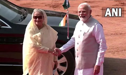 நட்புறவு மூலம் எந்த பிரச்சனையையும் தீர்க்க முடியும்: இந்தியா வந்துள்ள வங்கதேச பிரதமர் ஷேக் ஹசீனா!