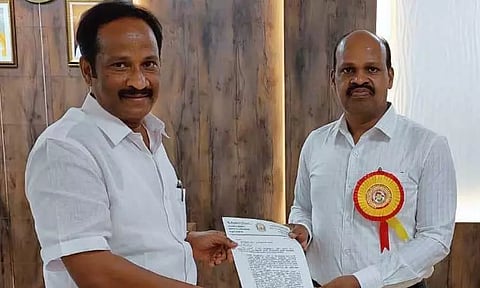 பு.ஆதிவராகநல்லூர் வெள்ளாற்றின் குறுக்கே தடுப்பணை கட்ட நடவடிக்கை கலெக்டரிடம், அருண்மொழிதேவன் எம்.எல்.ஏ. மனு