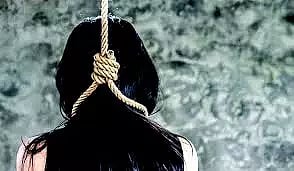 அரசு பள்ளி ஆசிரியை தூக்குப்போட்டு தற்கொலை