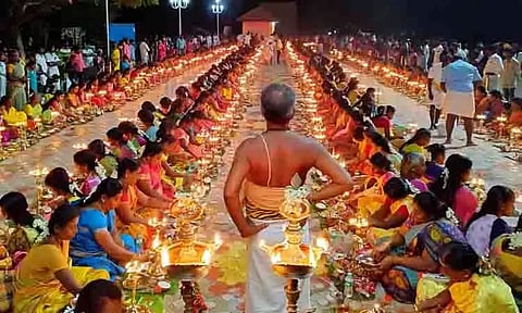 முத்துமாரியம்மன் கோவிலில் குத்துவிளக்கு பூஜை