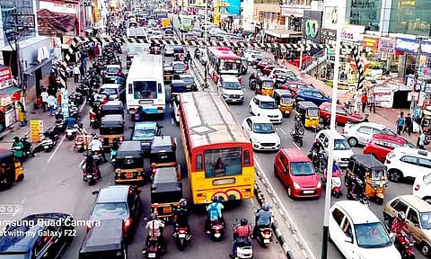 நாகாகோவிலில் கடும் போக்குவரத்து நெரிசல்