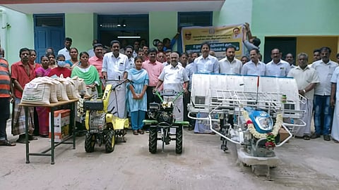 உழவர் உற்பத்தியாளர் குழுவிற்கு வேளாண் கருவிகள்