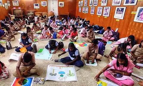 மாணவ-மாணவிகளுக்கு ஓவிய போட்டி