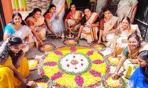 அத்தப்பூ கோலம்