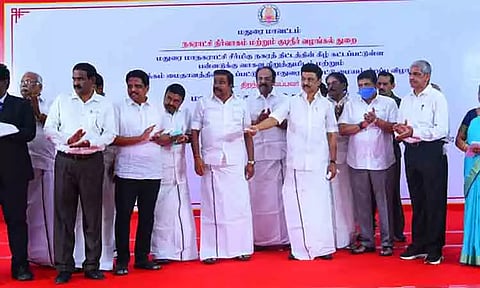 மதுரை தமுக்கம் மாநாட்டு மையம், பன்னடுக்கு வாகன காப்பகம்-முதல்-அமைச்சர் மு.க.ஸ்டாலின் திறந்து வைத்தார்.