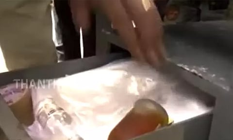 வகுப்பறையில் மதுபாட்டில்: மதுபோதையில் பாடம் எடுத்த பெண் ஆசிரியர் - அதிகாரிகள் அதிர்ச்சி...!