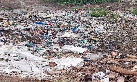 குவிந்து கிடக்கும் குப்பைகள்