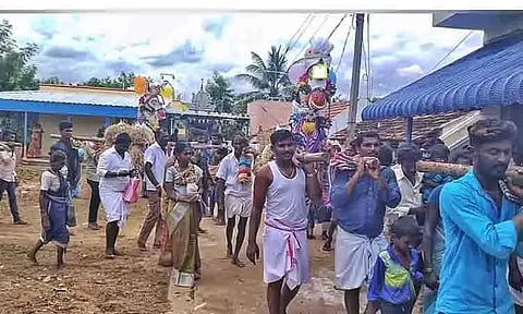 அரசமலை நவகுடியில் புரவி எடுப்பு திருவிழா