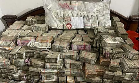 ஸ்மார்ட் போன் செயலி மூலம் பணமோசடி; அமலாக்கத்துறை சோதனையில் தொழிலதிபர் வீட்டில் ரூ.7 கோடி பறிமுதல்!