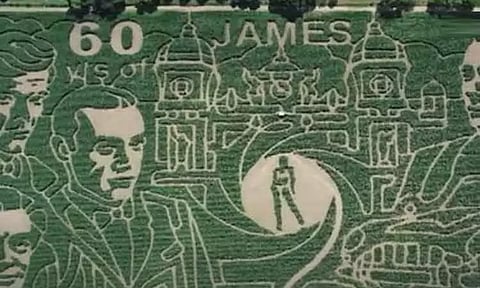 ஜேம்ஸ் பாண்ட் உருவாகி 60 ஆண்டுகள் நிறைவு... சிகாகோவில் அமைக்கப்பட்டுள்ள பிரம்மாண்ட புதிர் விளையாட்டு மைதானம்