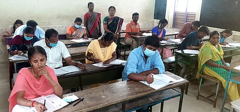 செயல் அலுவலர் பணிக்கான போட்டி தேர்வை 1,147 பேர் எழுதினர்