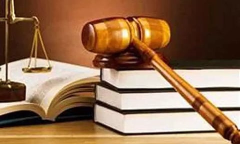 கோவில் நிலத்தை ஆக்கிரமித்து கட்டிய கட்டிடத்தை கோவிலிடமே ஒப்படைக்க வேண்டும்-மதுரை ஐகோர்ட்டு நீதிபதிகள் கருத்து