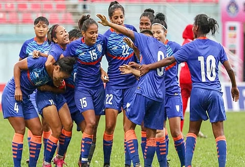 தெற்காசிய பெண்கள் கால்பந்து: இந்திய அணி அரைஇறுதிக்கு தகுதி