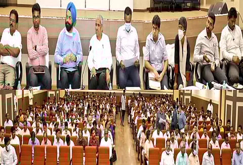 புதிய மழைநீர் வடிகால் அமைக்கும் பணிகள் முடிந்ததும், கட்டுமான கழிவுகளை உடனடியாக அகற்ற வேண்டும்;- கூடுதல் தலைமை செயலாளர்