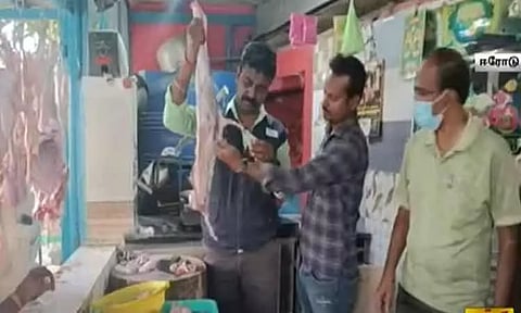 ஆட்டுக்கறியுடன் மாடுக்கறி கலந்து விற்பதாக புகார் - ஈரோட்டில் உணவு பாதுகாப்புத்துறை அதிகாரிகள் அதிரடி சோதனை