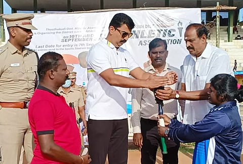 தூத்துக்குடியில் ஜூனியர் தடகள போட்டி- போலீஸ் சூப்பிரண்டு பாலாஜி சரவணன் தொடங்கி வைத்தார்