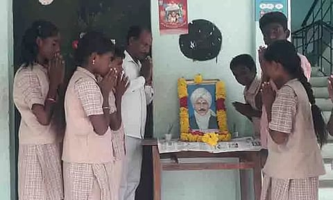 சிறுவலூர் அரசு உயர்நிலைப்பள்ளியில் பாரதியார் நினைவு தினம் அனுசரிப்பு