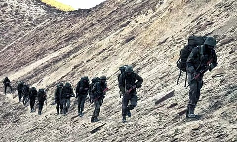 கிழக்கு லடாக் எல்லையில் திட்டமிட்டபடி இந்திய - சீன படைகள் விலகல் - ராணுவ தலைமை தளபதி