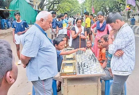 கொரட்டூரில் 2-வது வாரமாக வீதி திருவிழாவில் பொதுமக்கள் உற்சாகம்