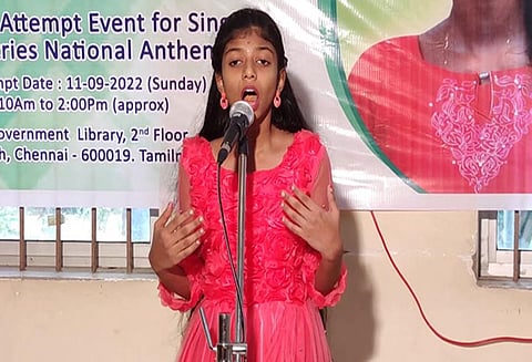 4 மணி நேரத்தில் 195 நாடுகளின் தேசிய கீதங்களை பாடி அசத்திய மாணவி